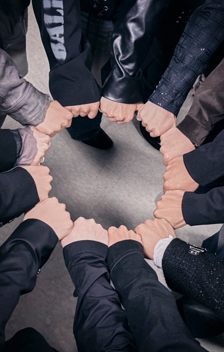 everywonwee's tweet image. seventeen ot13 forever😭🩷🩵