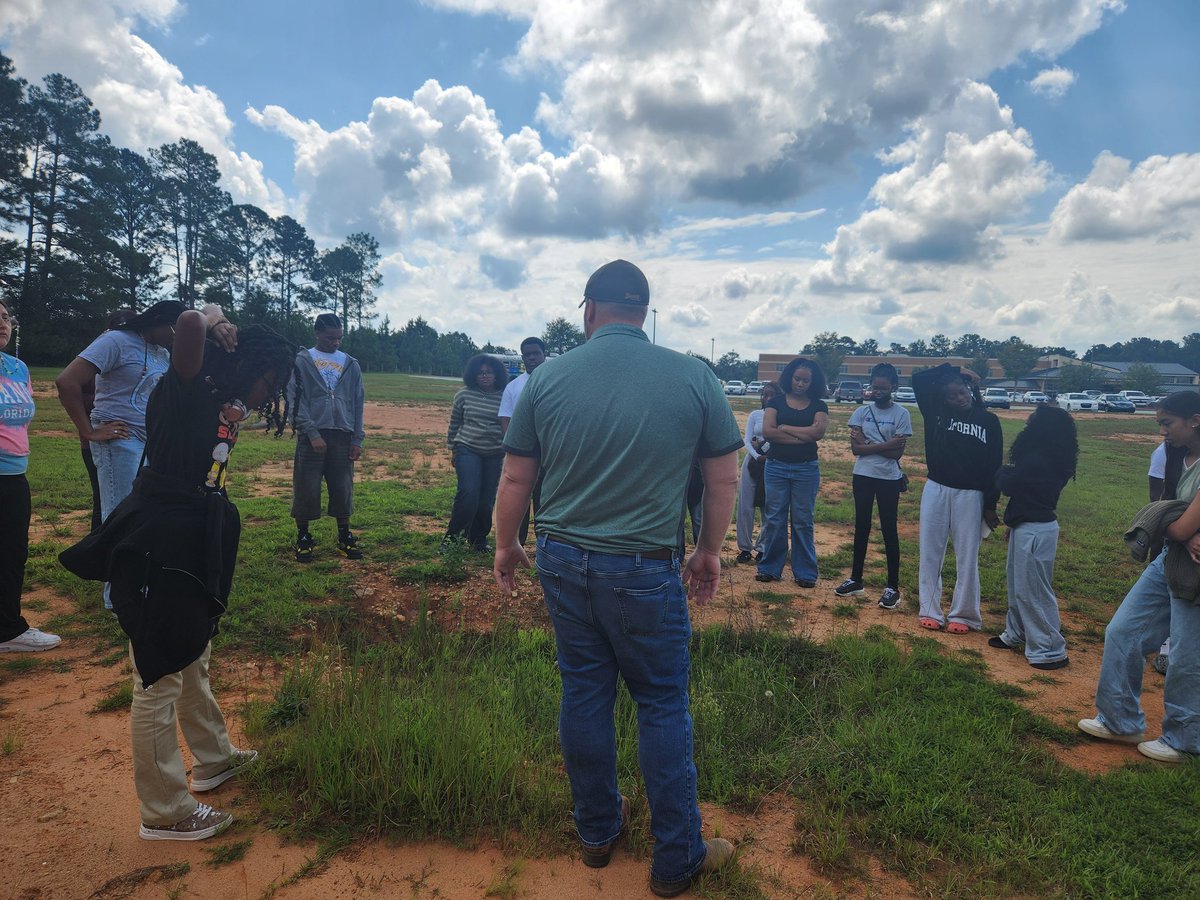 stokes_suzanne's tweet photo. NCCA AP Environmental Science associates exploring soil horizons and watersheds with Dr. Pollard. #nccapride https://t.co/g4eML4aK9E