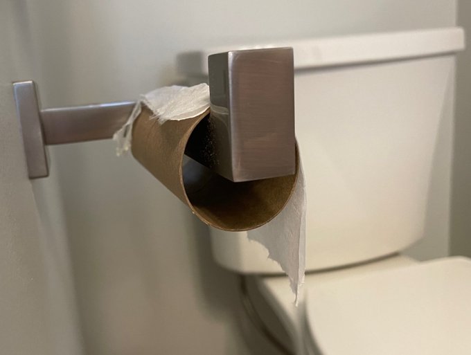 I am Barbara.  This is how much toilet paper my husband, Walter, left on the roll for me this morning.  Thank you, Walter.  Idiot....

#weekend #Florida #California #podcast #NewYork #writer #Chicago #Toronto #Canada #Ohio #USA #Calgary