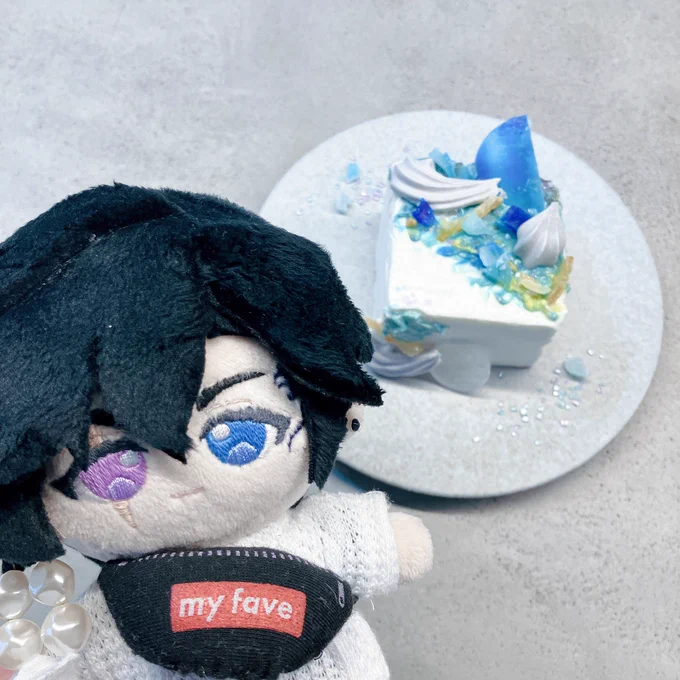 キャンパスケーキで絵を描いて食ったりユニバきてポケモンやローブ買ったりした!!!!!!!!