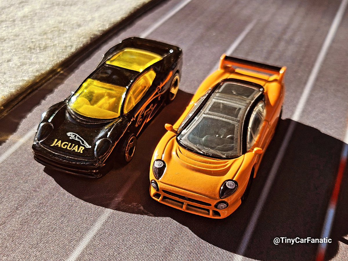 TinyCarFanatic's tweet photo. Matchbox Collector's Series Jaguar XJ220S vs Hot Wheels XJ220 

#jaguar
#hotwheels
#hotwheelscollectors
#hotwheelsphotograpy
#matchbox
#matchboxcollector
#majorettediecast
#tomica
#diecast
#diecastcars
#tinycarfanatic https://t.co/yTNSAMpy38