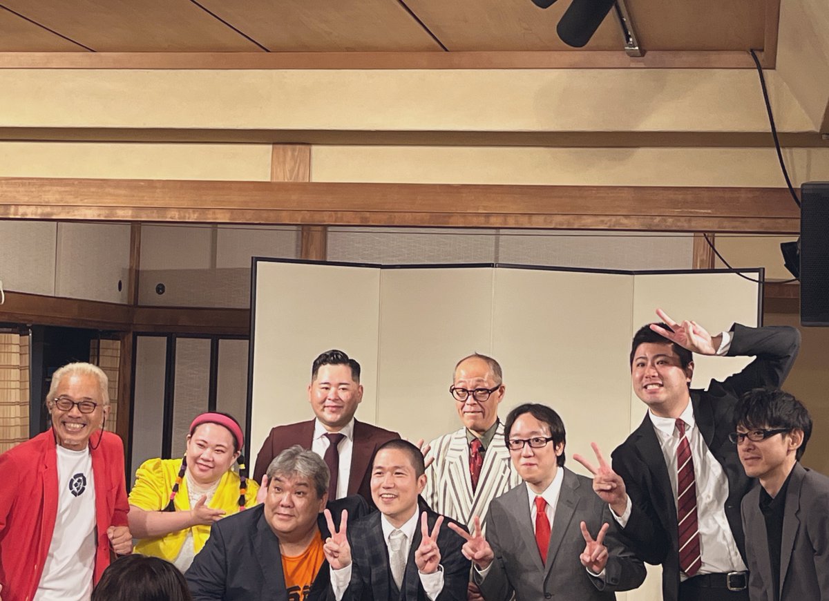 日付が変わり昨日になってしまいましたが、今回も笑って楽しいひとときを過ごしてきました。ネタだけでなく、ゲストの笑組さんたちのお話も楽しく、学ぶところが多くありました。出演者のみなさまお疲れ様でした。ありがとうございました！
#パラダイムシフト さん
#新ネタライブ