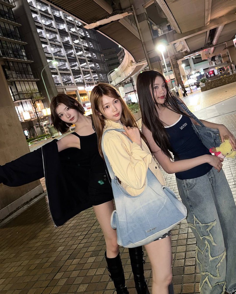 Cheqnyu's tweet photo. City lights above, laughter below ✧˖° We wandered under the overpass with bags slung over our shoulders, making silly faces and striking poses. The night felt alive—like a secret adventure only we knew, glowing brighter with every step we took together https://t.co/xK1l4NfBoS