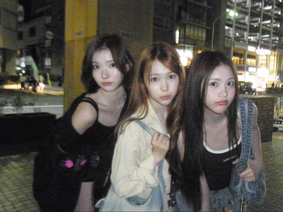 Cheqnyu's tweet photo. City lights above, laughter below ✧˖° We wandered under the overpass with bags slung over our shoulders, making silly faces and striking poses. The night felt alive—like a secret adventure only we knew, glowing brighter with every step we took together https://t.co/xK1l4NfBoS