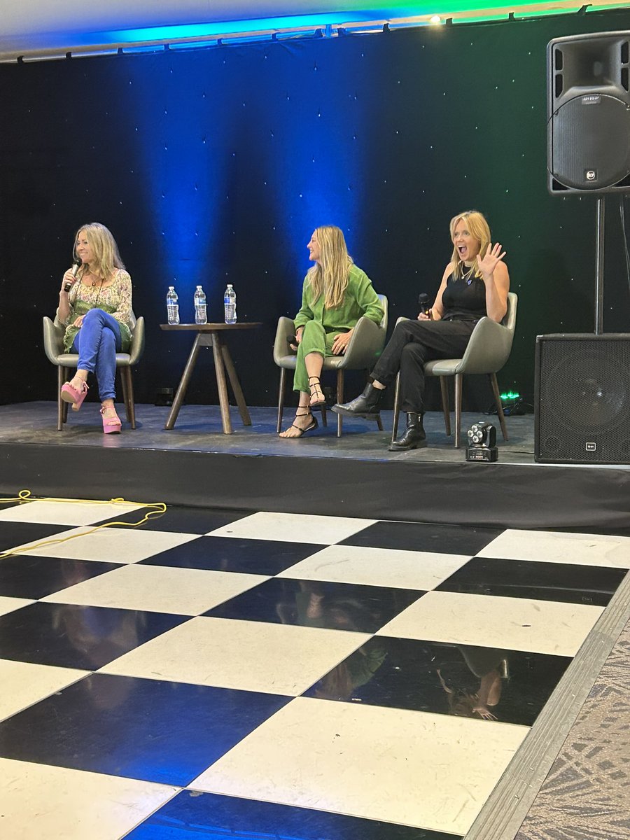 Miss Andrea tweet media