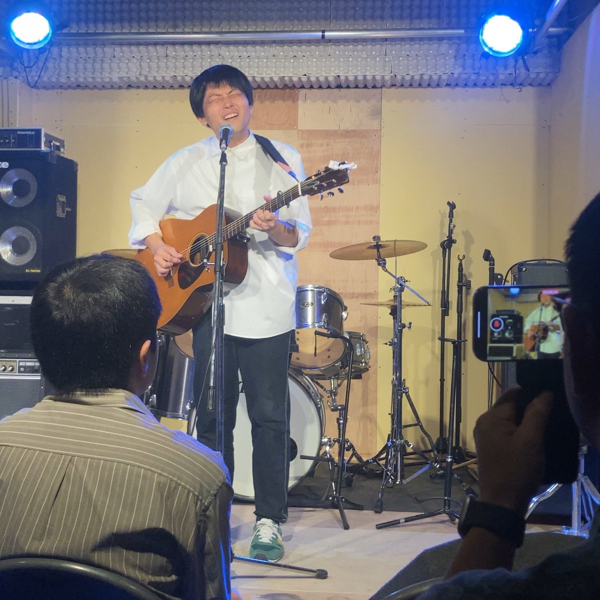 物井わぬ自主企画vol.5(？)｢物語と彩度｣、全出演者全力の演奏および多数のご来場を賜り、大成功に終わりました！
集合写真を撮り忘れたので、今回の企画影のキーパーソン、そして大トリ、周南ストリートサイド代表杉山さんの写真です。
ご協力いただいた全ての皆様、ありがとうございました！