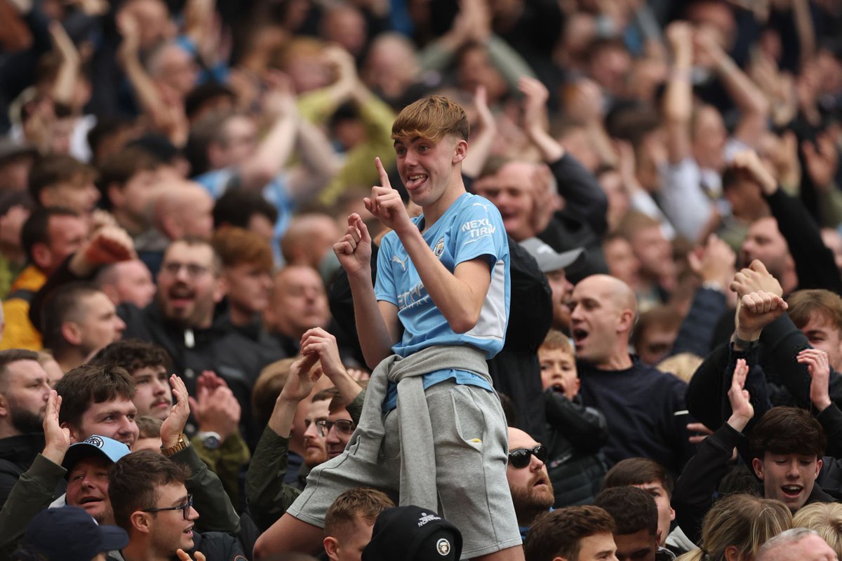 2has_'s tweet photo. 😂 #MCIMUN https://t.co/A52wjTl2NF