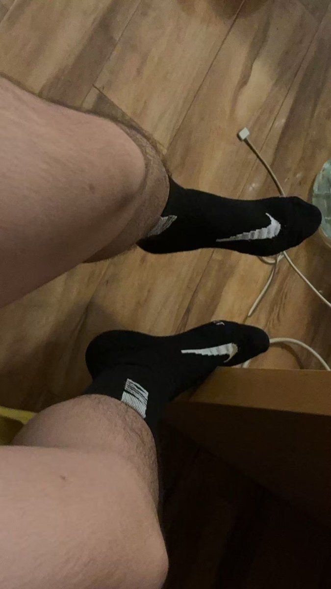 Simon_Flash's tweet image. 穿了一天的汗臭黑袜踩狗jb