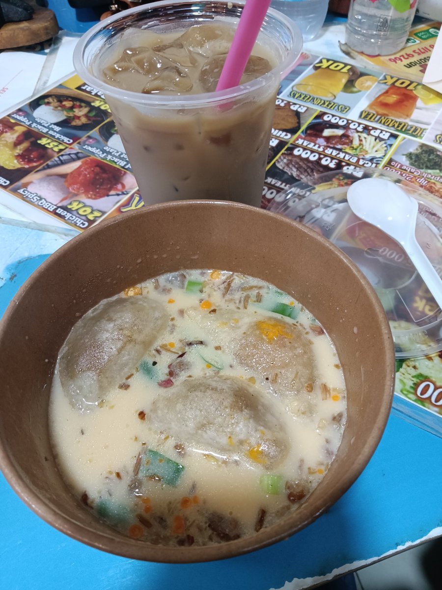 Jalan jalan hari ini ditemani sama dede uyunn xixixi 🤭