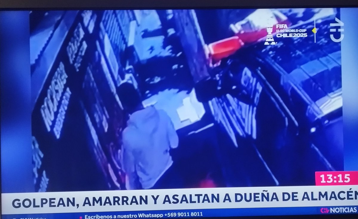 Tres Venezolanos conchesumadres aparte de golpearlos, se robaron hasta los jueguetes de su hijo. #CHVNoticias