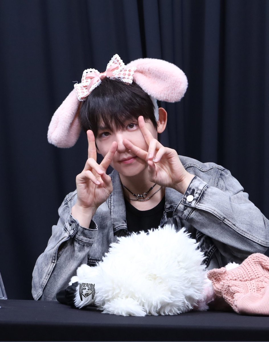 아기 가나디
팬싸템 착용하고 어디에요? 하고 포즈 잡아주는게 진짜 ㄹㅇ을 느낌...