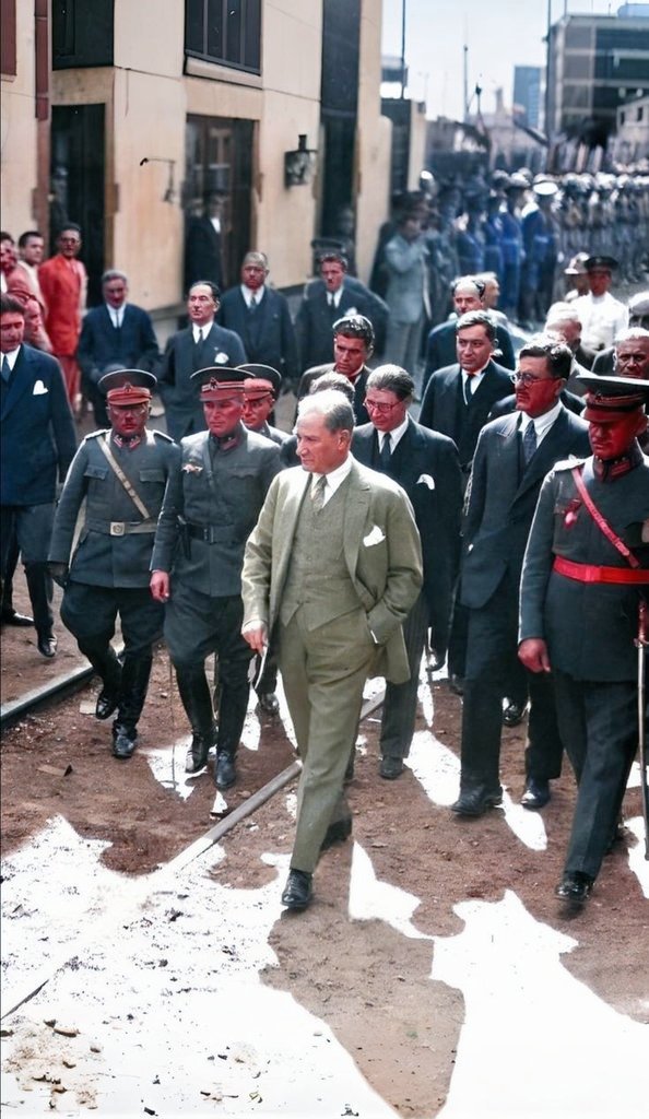 YOLUN YOLUMUZ, ÜLKÜN 
ÜLKÜMÜZ, NE MUTLU TÜRKÜM DİYENE, NE MUTLU
#ATATÜRKÇÜMYÜMDİYENE