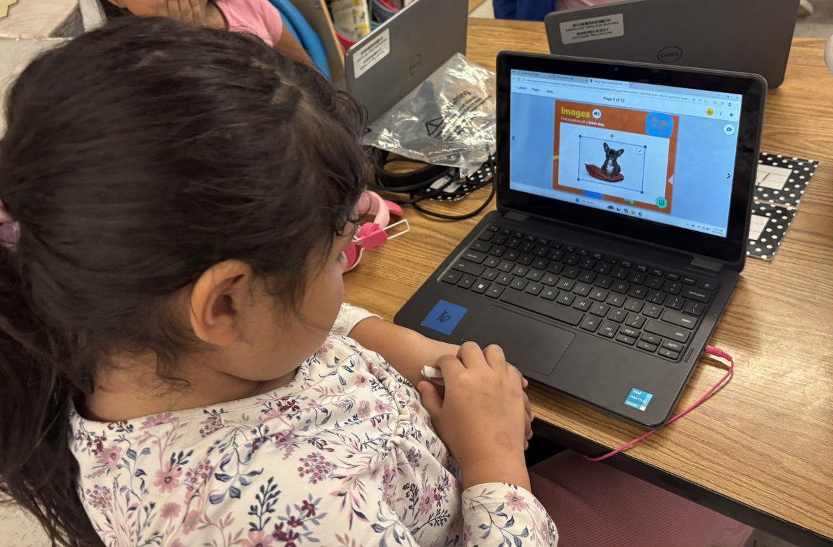 tech_gwood's tweet image. 🔔I had great lesson with Ms. Dickinson’s @bellsferryelem fabulous 2nd graders! We had a super time building foundational digital skills and learning how to create in @BookCreatorApp . I can’t wait to see what hat they make next. 📚@CobbInTech