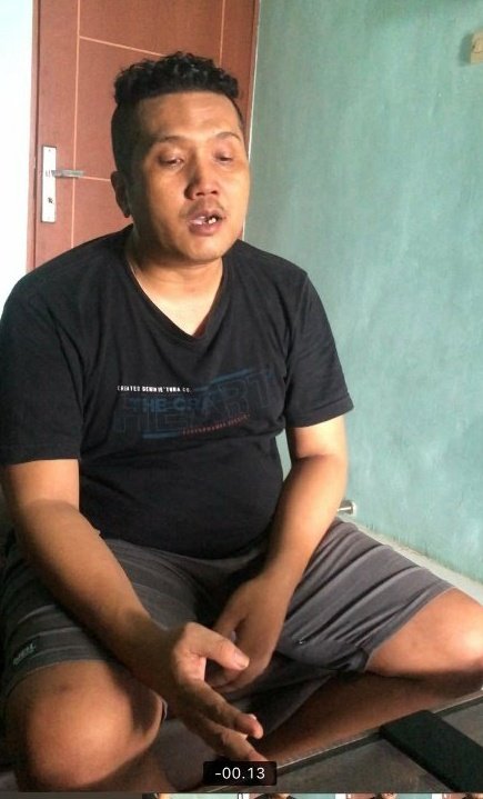 Kotcil <a href="/dhemit_is_back/">dhemit_is_back</a> 
Berlagak Hekel.