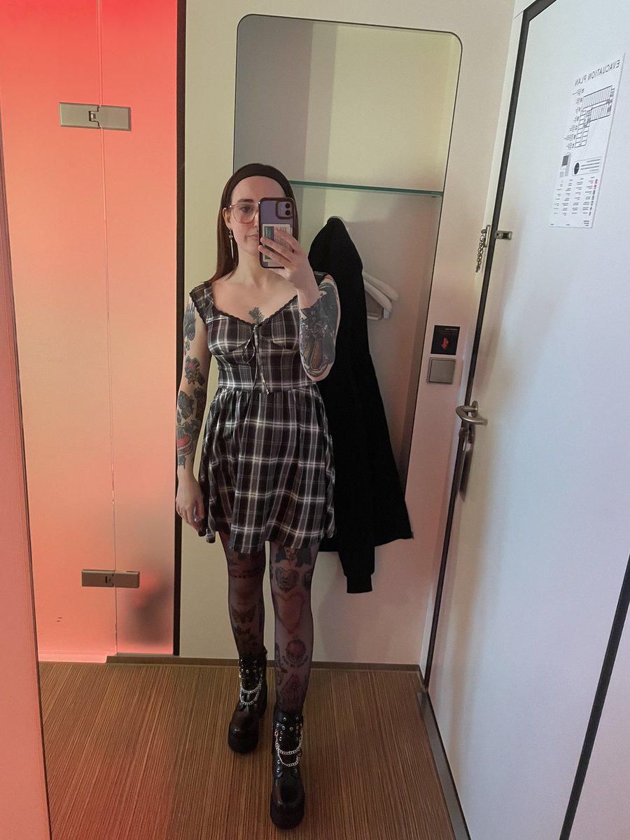 bmtholly's tweet photo. 🖤🖤 https://t.co/GNtTS5VGoJ