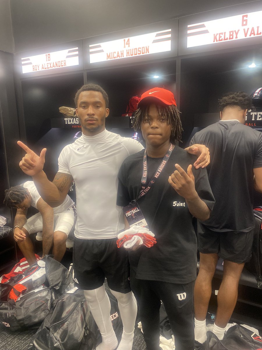 Jron_Brown's tweet photo. Had an amazing experience at @TexasTechFB thank you.
@JoeyMcGuireTTU
@Iam_xwhite14
@COACHJUICE_
@BenjaminGolan
@iammike1x
@MNHS_Football @Coach_KBrewer @_CoachStevenson @SkysTheLimitWR
#hookstrained https://t.co/HsL9KumdHB