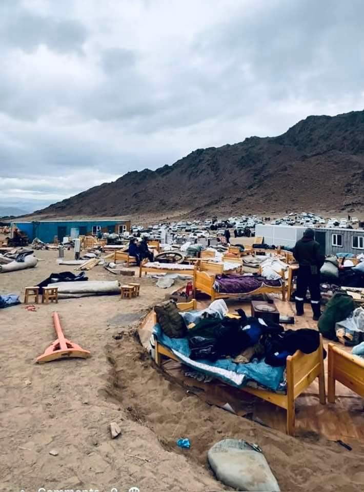 Арчаагүй улс гэж ийм л байгаам, төмөр зам гацаана, түлш эрчим хүч гацаана түүхий эд уран байгалийн баялагаа ашиглахгүй өөр яаж амьдрах гэсэн мунхаг улс юм байгаан, энэ болгонд өөрсдийнхөө боломжийг алдаж хорлогдож өмхий ороZуудын зол боломж болдог гэдгийг ойлгодоггүй..