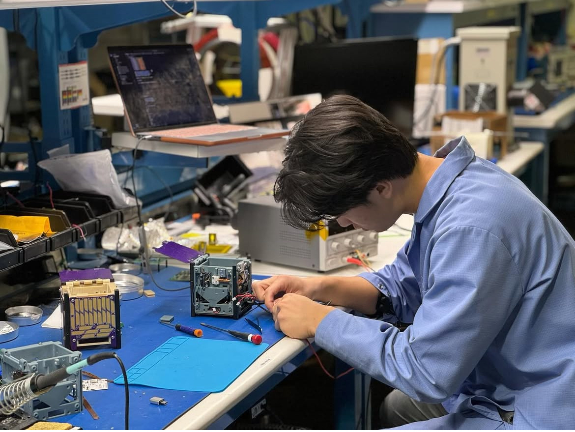 CSInst's tweet image. Just over five hours until Cornell's Alpha CubeSat (led by CSI fellows and students) launches on its way to the International Space Station! Learn more about the satellite, its lightsail, and its holograms at alphacubesat.cornell.edu, and tune into the livestream there!