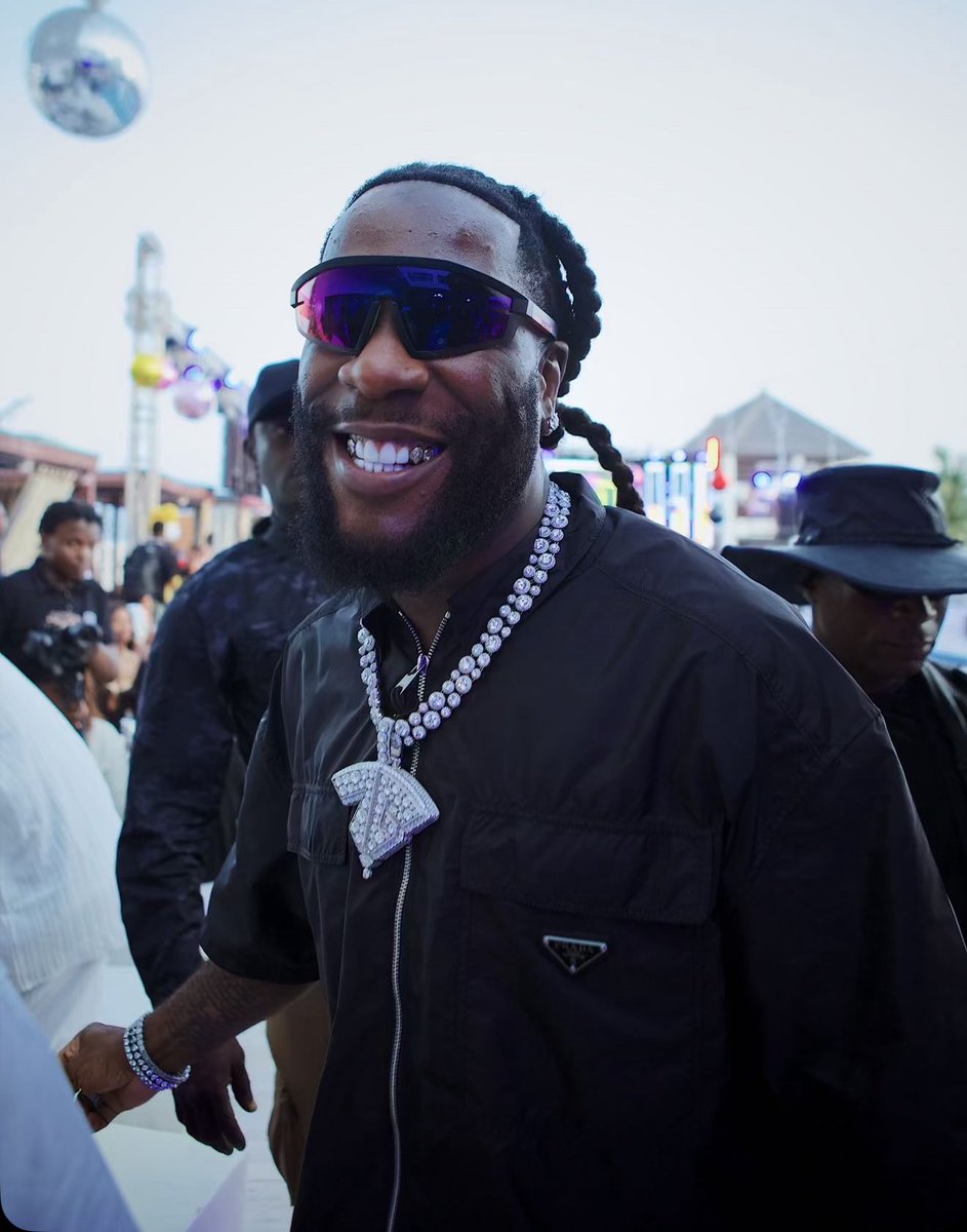 🚨 Burna Boy has now surpassed 1.3 BILLION streams on Boomplay 🤯🔥 

— He becomes the FIRST artist to achieve this milestone on the platform 🦍