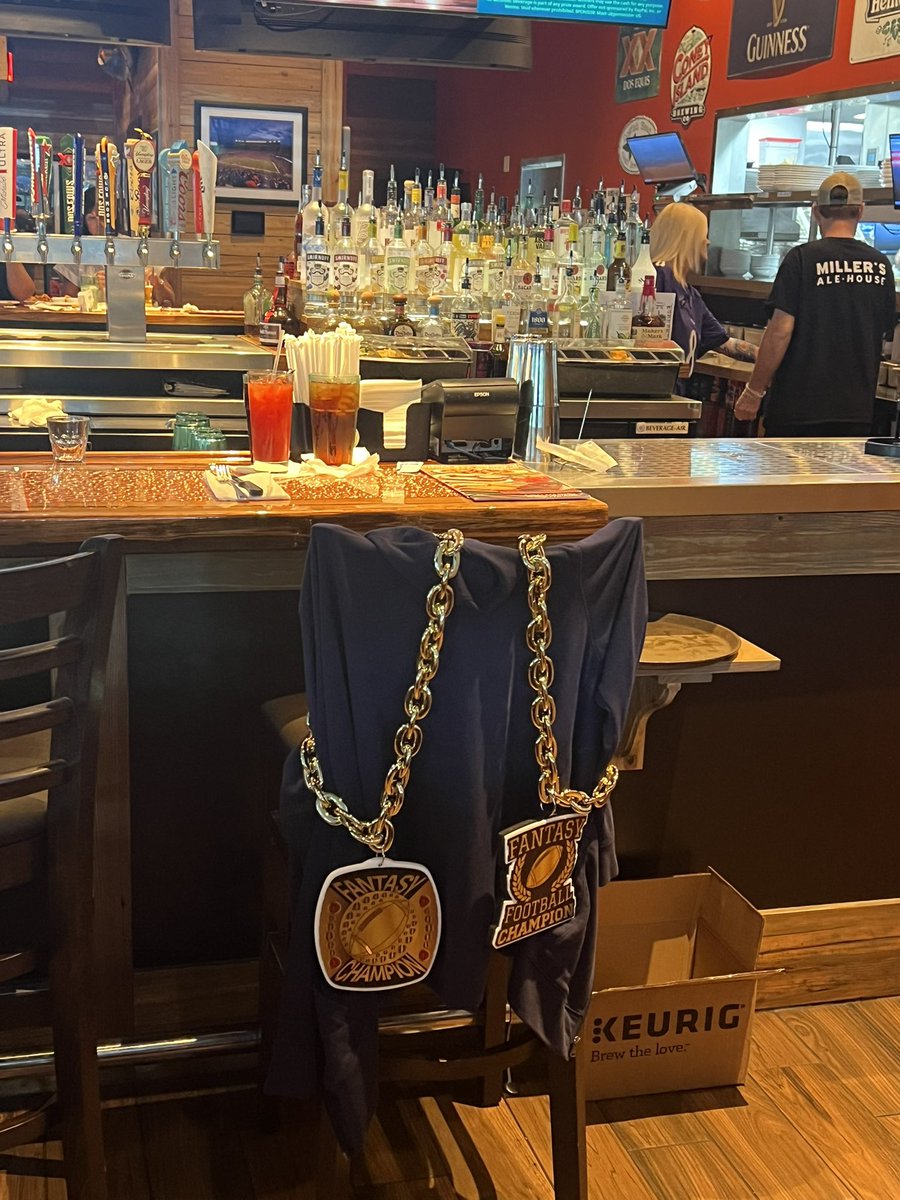USAFantasyChain's tweet image. At Millers Ale House in Port Orange Fl. getting ready for week #2. 

FantasyFootballChampion #TurnoverChain #USASportsFanChain #MadeInAmerica #BraggingRights #LeagueLegend #FantasyGlory #USAFantasyChain #Fantasy+ #Rotobuzzguy #fantasysportsstrategies