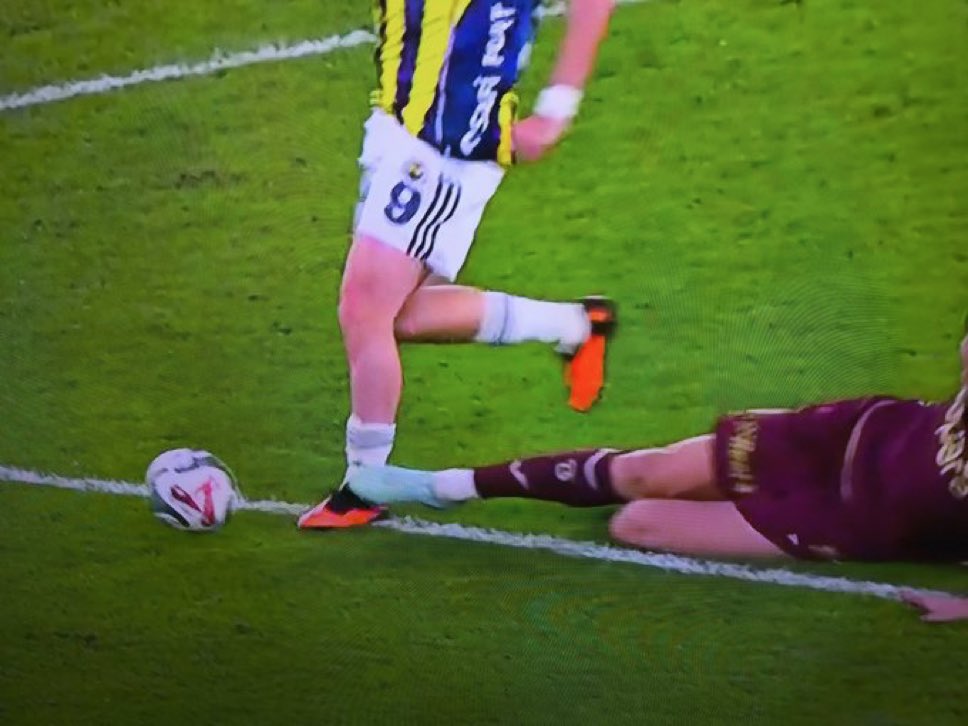 Rayn Manaj ve Barış Alper pozisyonu için ülkeyi ayağa kaldıran muhabirleri sahneye davet ediyoruz?