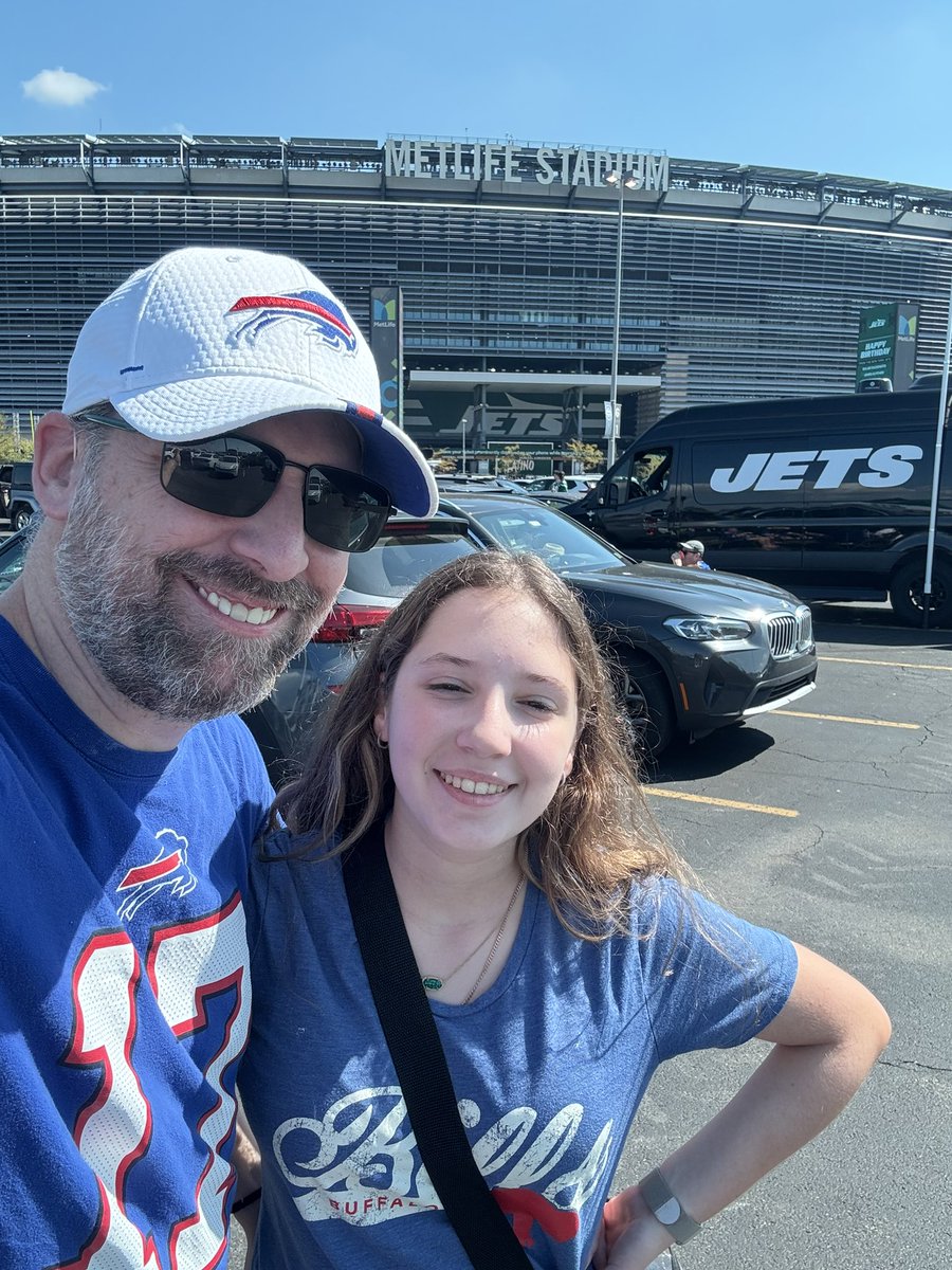 ToolSched's tweet image. Greetings from MetLife Stadium. Let’s hope the Bills can give my daughter a victory for her first game. #BillsMafia