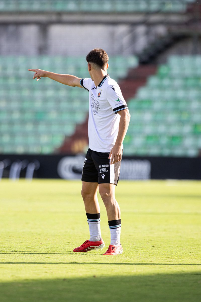 Toca levantarse y seguir trabajando. ⚔️🤍🖤