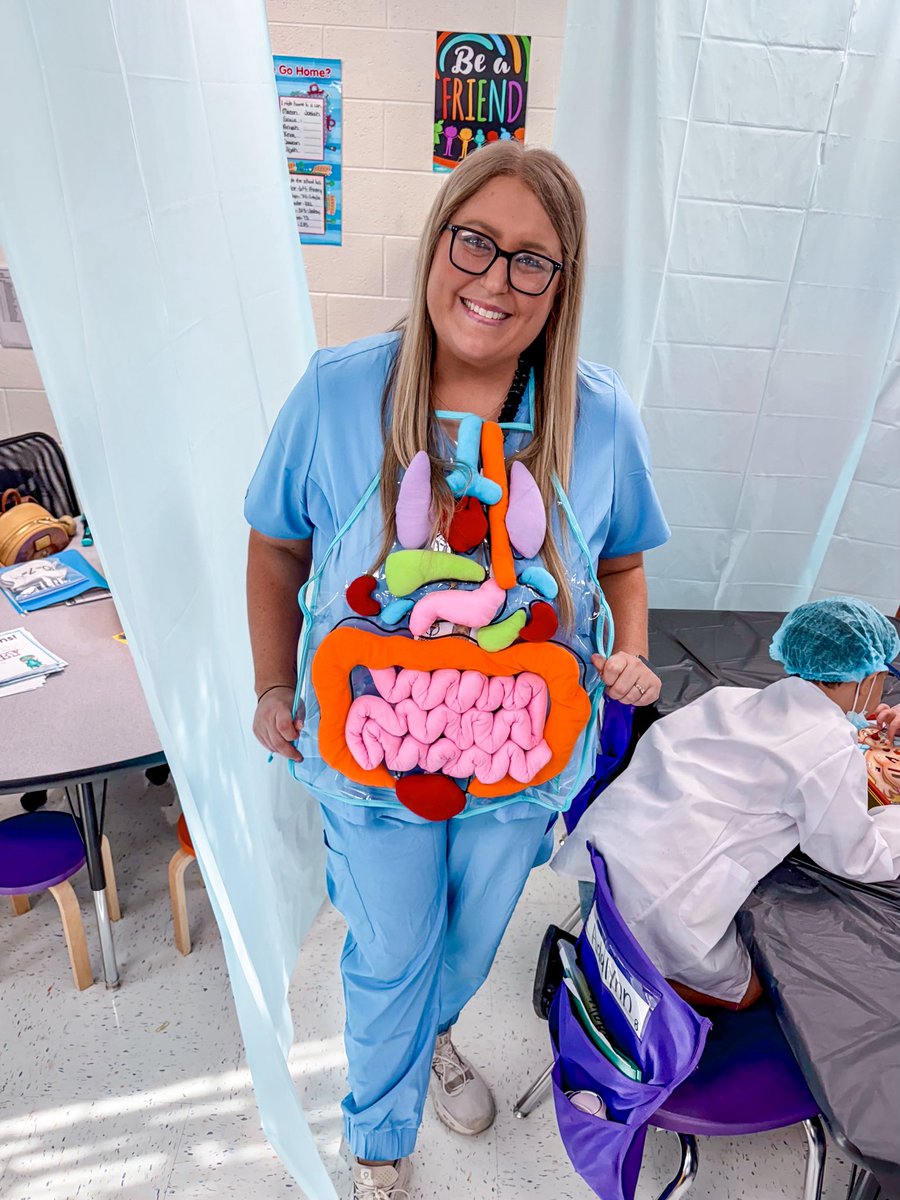BrittanyKoepke's tweet photo. Surgery Day is the BEST DAY in 1st grade at DCPS!!! 🩻👩🏼‍⚕️🩺👨🏾‍⚕️ We drank from blood bags, dissected body parts out of jello molds, filled prescriptions, looked at x-rays, and so much more! #TeamDCS https://t.co/E5sccEkYnV