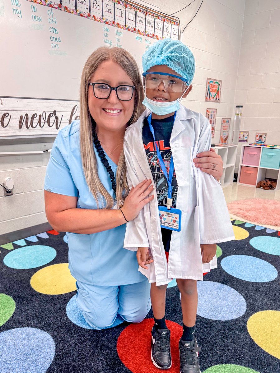 BrittanyKoepke's tweet photo. Surgery Day is the BEST DAY in 1st grade at DCPS!!! 🩻👩🏼‍⚕️🩺👨🏾‍⚕️ We drank from blood bags, dissected body parts out of jello molds, filled prescriptions, looked at x-rays, and so much more! #TeamDCS https://t.co/E5sccEkYnV