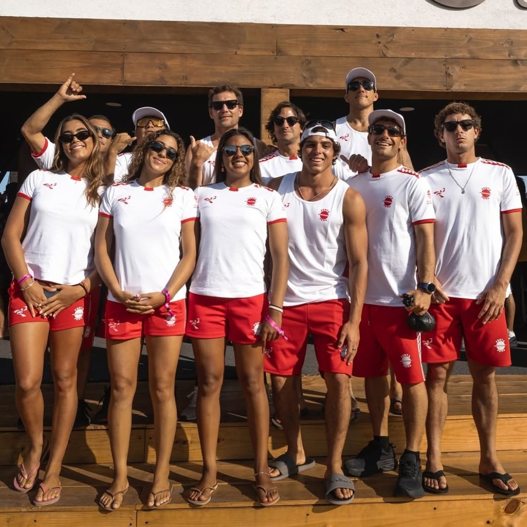 ¡PERÚ ES SUBCAMPEÓN MUNDIAL! 
Con una actuación muy sólida de todo el equipo, nuestra delegación regresa al podio luego de 2 años y se queda con la medalla de plata. ¡Gracia Arena, Alonso, Daniella, Lucca, Lucas y Sol! Y a todo el equipo detrás. ¡ARRIBA PERÚ! 💪✨️🇵🇪