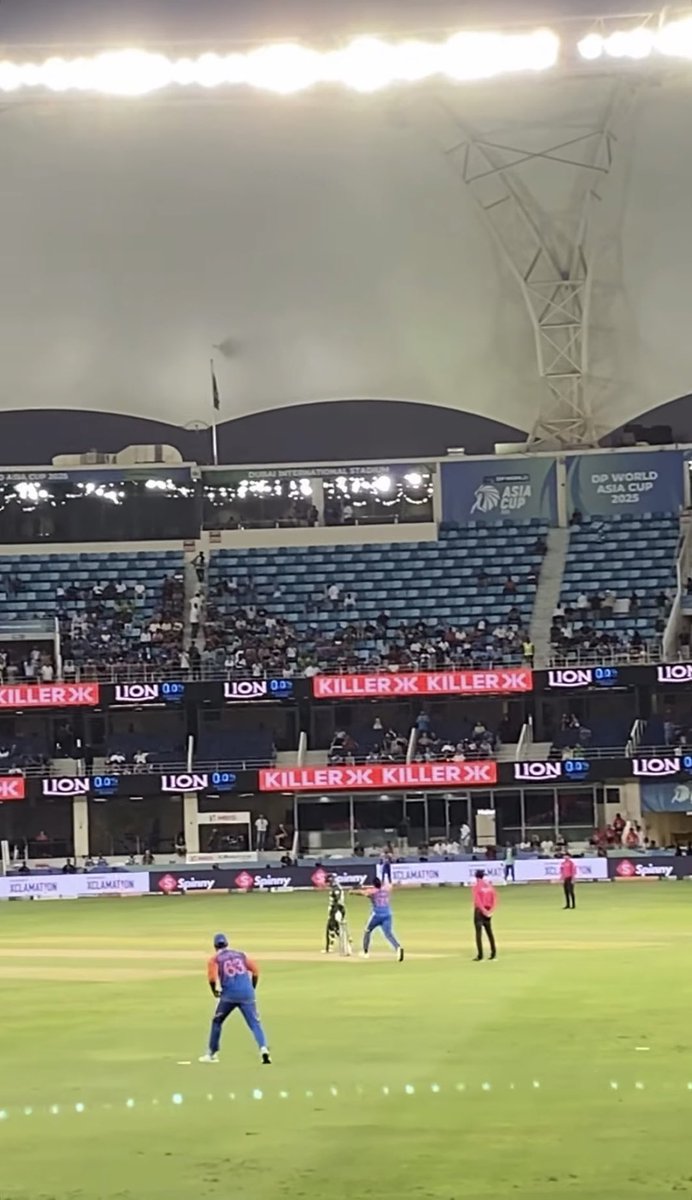 Ritesh4Raj's tweet image. An empty stadium in Dubai today. 
Anyhow, the only limelight for Pakistan today is #Sahibzada as he becomes the 1st Pakistani batter to hit Bumrah a six in T20Is.He should honoured with the highest civilian award #Nishan-e-Pakistan🤣😀😅
final score is just 127😂
#indpakmatch