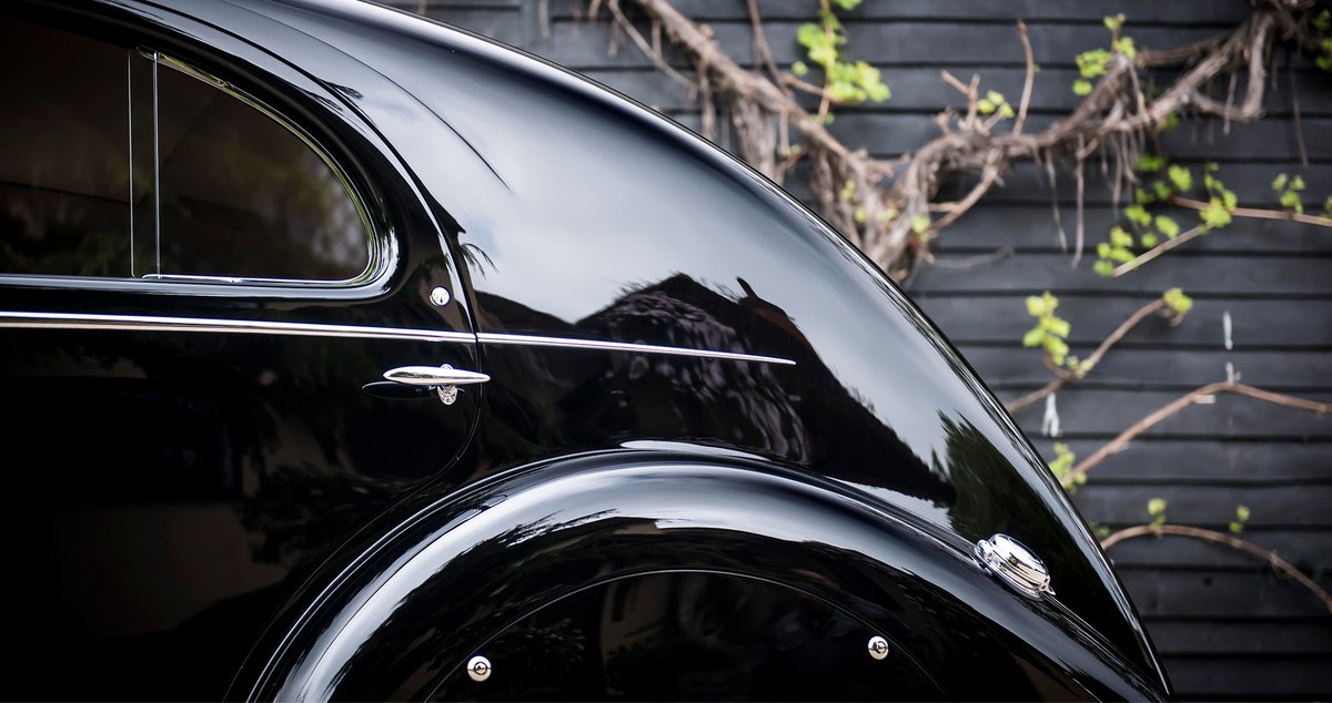 RollsRoyceNW's tweet photo. From iconic films to timeless design, Phantom has a storied cinematic history. The Phantom III’s fluid, aerodynamic form reflects Hollywood’s Golden Age. Discover #100YearsofPhantom: https://t.co/3pfu1b2SpP
 #RollsRoycePhantom #InspiringGreatness https://t.co/3yJXm99N8Z