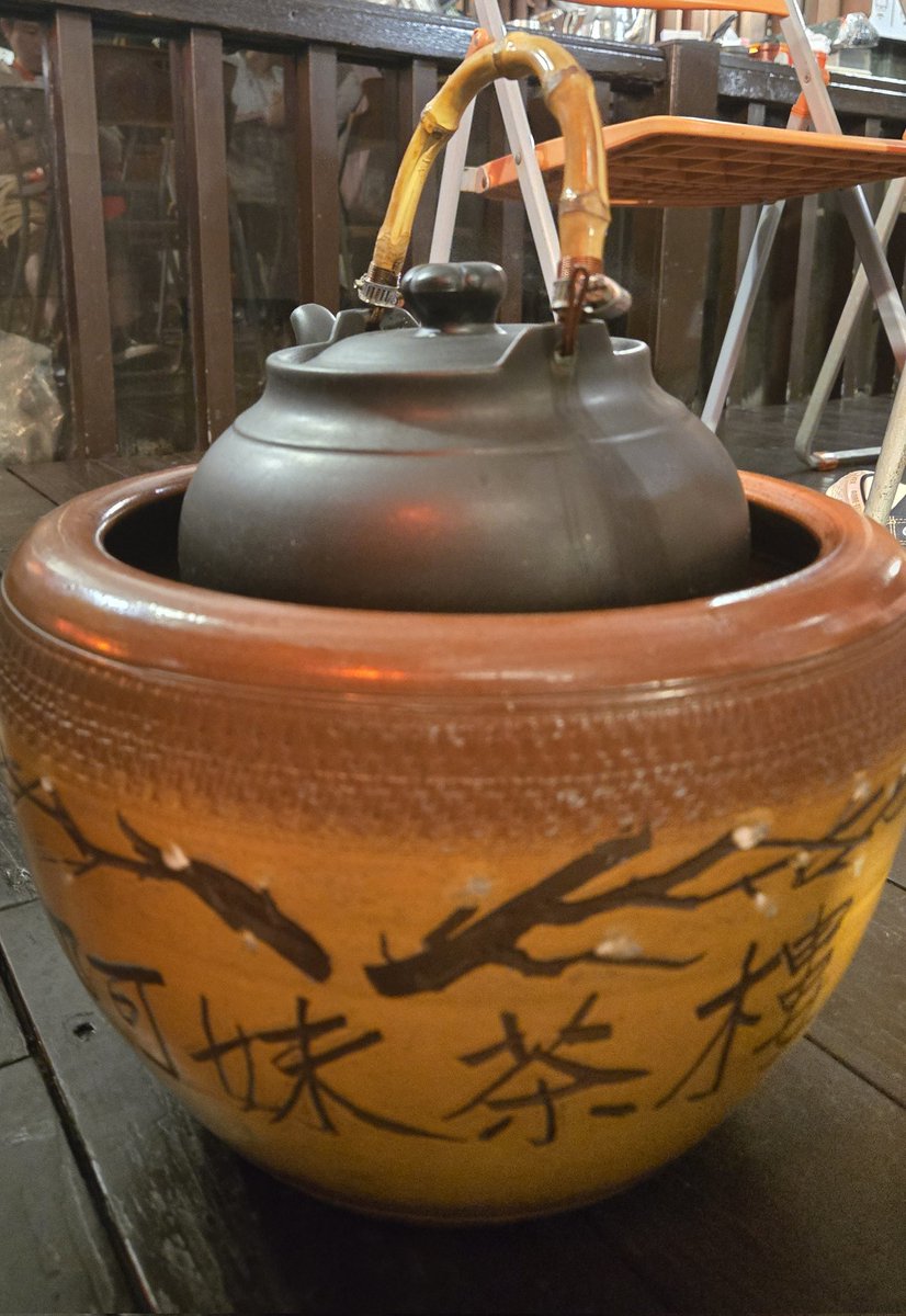 台湾式お茶淹れ体験して、また業の解像度が上がった🫖
【操縦（湯沸かし）】成功してきた。適度にアツアツなお茶を繰り返し飲めると、サウナみたいにチルできる。大優勝でした。