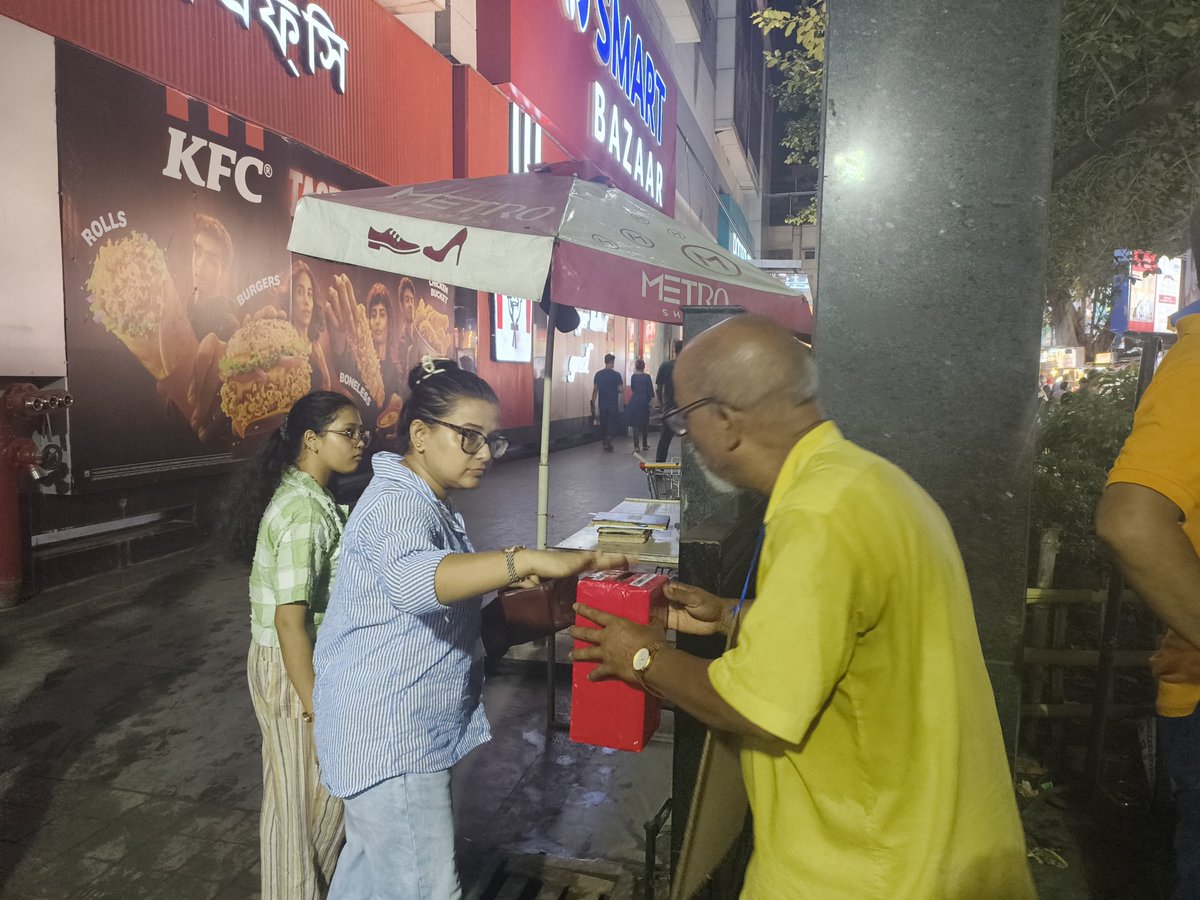Sammya_SMA1's tweet image. Today&apos;s campaigning at Diamond Plaza, Dumdum.Kolkata 🙏

★Impact Guru Link:
impactguru.com/fundraiser/ple…
★Milaap Link:
milaap.org/fundraisers/su…

#sammyabattlessma #savesammya #smatype1 #rarediseaseawareness #raredisease #crowdfunding #crowdfundingcampaign #helpingothers #help #CSR