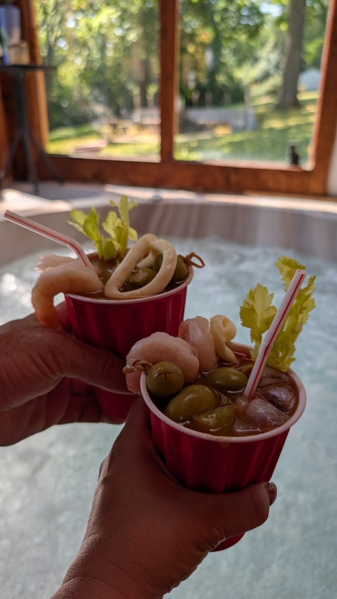 HuntFishTravel's tweet image. Good morning friends and family!
It's a gorgeous morning, we're definitely starting the day off right!! 🤗😍