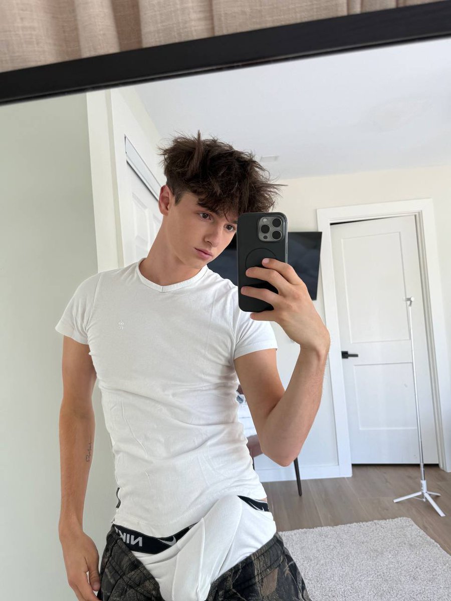 only say hi if you are 🏳️‍🌈