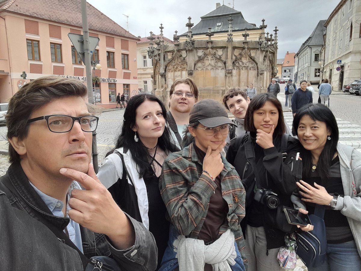 TheSirRadzig's tweet photo. Cool day in the schoolyard with these beauts.

@kenahvi @YapYapYapYapY @tonyhasroses 
#dadzig #kutnahora #keepitreal #historyiscool #kcd1 #kcd2 #VoiceActors https://t.co/igAZuz8tTk