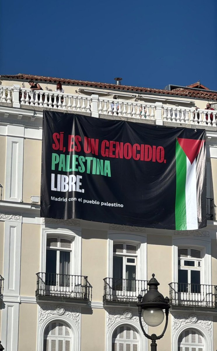 Madrid es mucho más que el cliché facha en el que lo quieren convertir.

Madrid es pueblo, es dignidad y es compromiso. 🙌🏻

Madrid SIEMPRE responde. Viva Madrid y vivan sus gentes. 🇵🇸🍉💚

#LaVuelta25