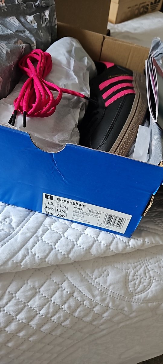 LliswerryL's tweet photo. @adiFamily_ Adidas Birmingham, UK11.5

BNIBWT, £120 YTD with PayPal F&amp;F https://t.co/Y0ZZzQhyVt