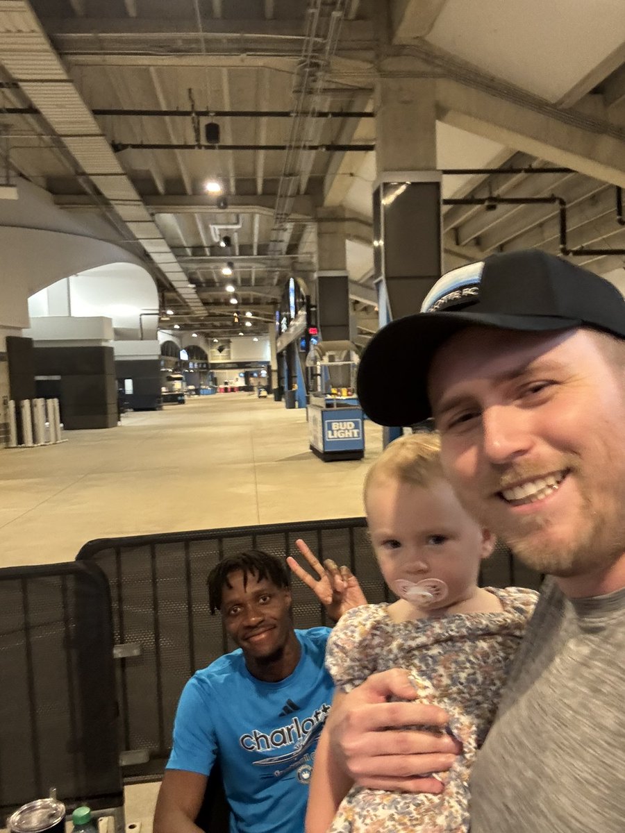 Ollie0601's tweet photo. @wilfriedzaha Us to Miami fans as we leave the Bank of America stadium https://t.co/a9znZirNgI