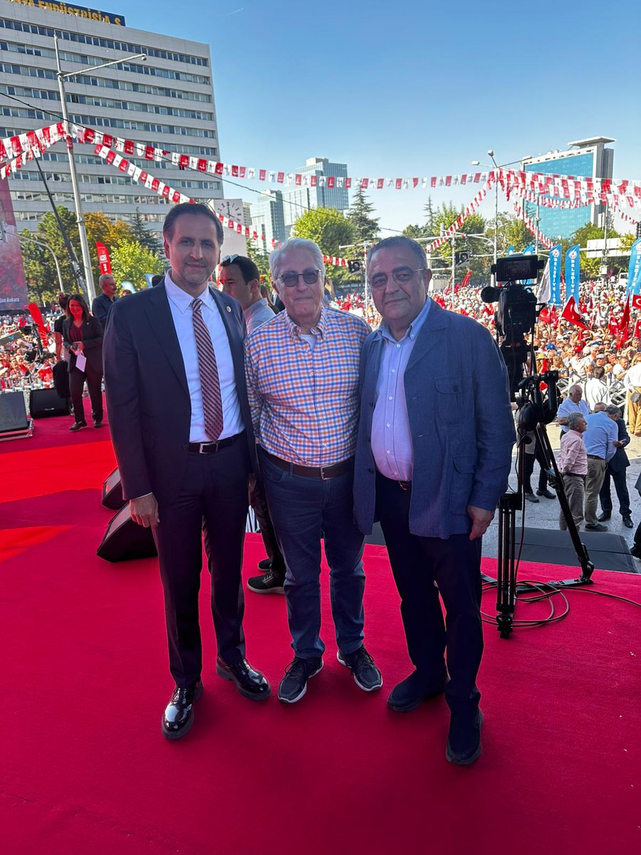 Çok güzelsin Başkent!❤️
Çok güzelsin Ankara!❤️

Genel Başkanımız Sn. Özgür Özel, yüzbinlerin coşkusuyla Ankaralı yurttaşlarımıza seslendi. Hep birlikte güçlü bir sesle haykırdık: Vesayet değil, siyaset!

Tandoğan Meydanı'nı dolduran demokrasi aşığı yurttaşlarımıza teşekkür