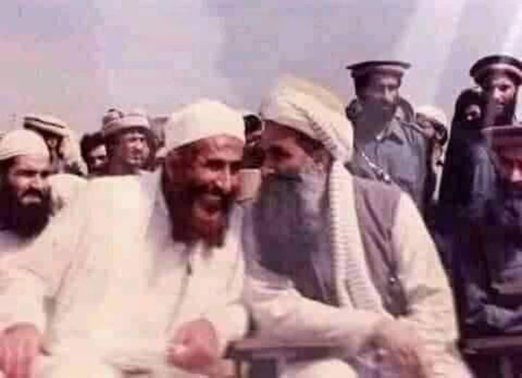 للتذكير والدك الإرهابي الهالك عليه اللعنة جلب أفغان العرب إلى #عدن لقتال الجنوبيين عام 1994م استنادا إلى فتوى تكفيرية ظالمة.
#الذكرى35_لارهاب_الاصلاح