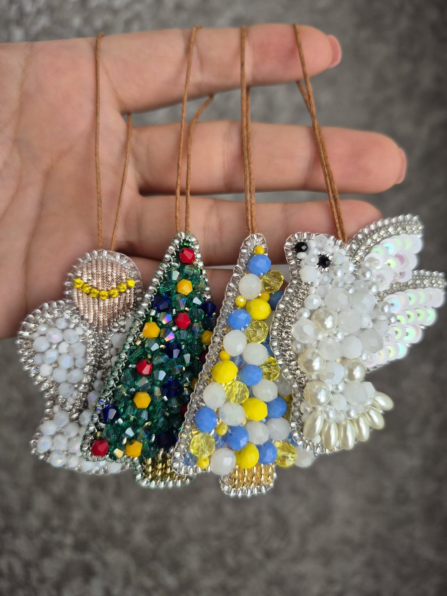 Ukrainian_Art_'s tweet image. ✨️Friends, I created new 🎄Christmas tree decorations, time to think about gifts so that you can receive them on time. Made in Ukraine with love!💙💛
You can order on Etsy or DM, shipping worldwide✈️

#madeinUkraine #handmadejewelry #SupportUkraine #Christmasdecorations