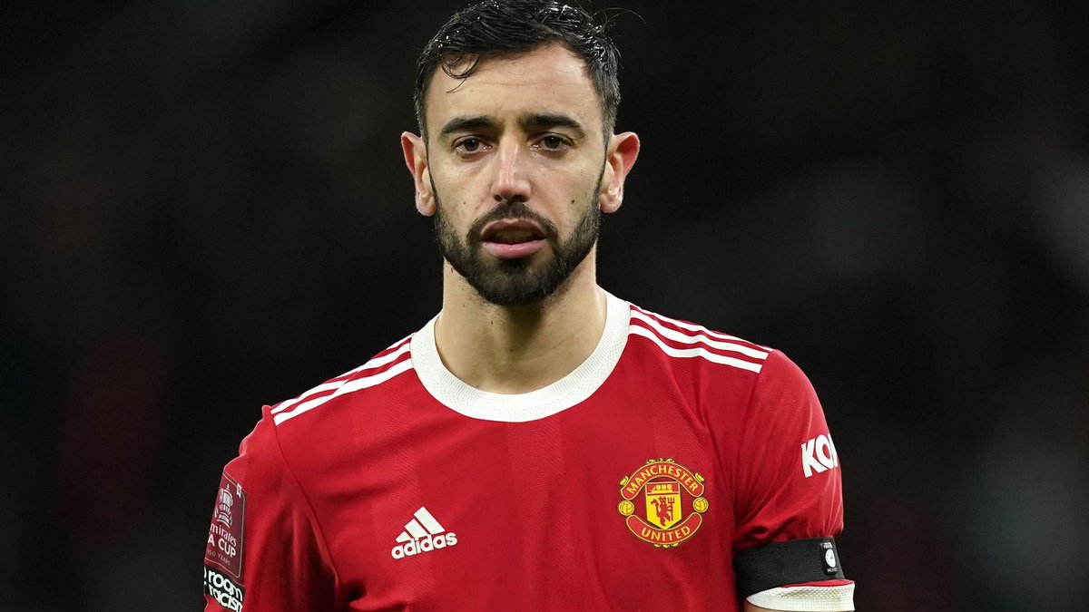 Honestly were is the Captain of this club 🤷🏼‍♂️🤯🤷🏼‍♂️ <a href="/markgoldbridge/">Mark Goldbridge</a>  <a href="/rioferdy5/">Rio Ferdinand</a>  <a href="/GNev2/">Gary Neville</a>