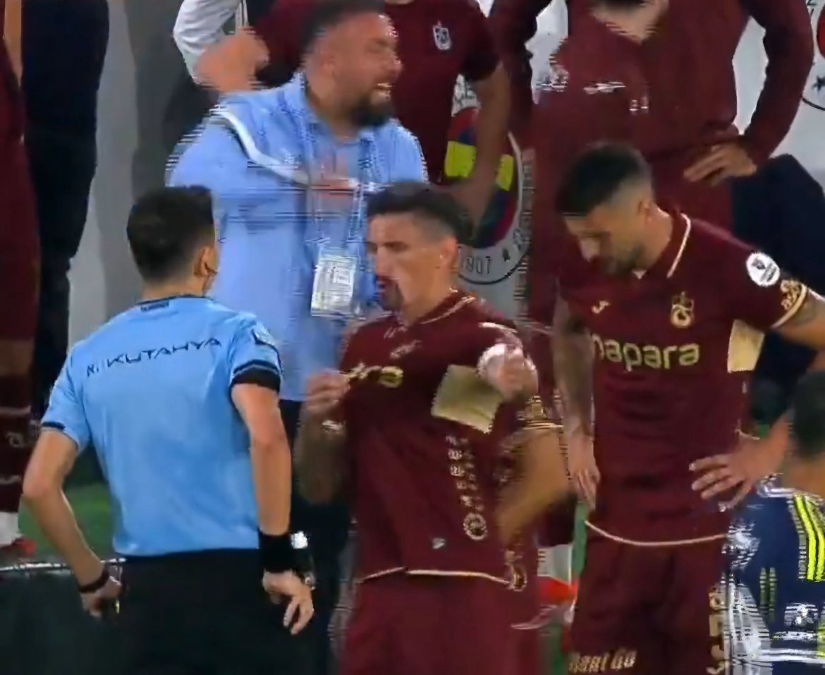 Satılmış köpeğe çakal tutturamazsın! Problemin en büyüğü bu! Sen de öğrenmişsin Savic! Ama Türkiye maalesef böyle bir yer. #FBvTS