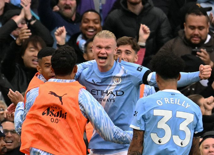 🔥🇳🇴 Erling Haaland lleva ¡¡11 GOLES!! en lo que va de la temporada, inlcuidos 2 en el Derby de Manchester. 

🤖 EL ANDORIDE ESTÁ DE VUELTA.