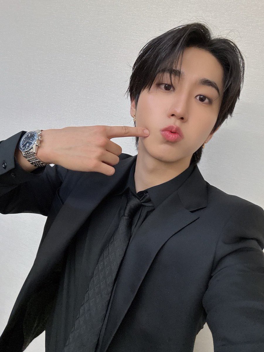 rianna44631237's tweet photo. Happy birthday Han!!! 
Have a a great  birthday!!!!🫶🏻💗✨

RESPLENDENT TWENTY FIFTH WITH HAN 
#꽃처럼_특별HAN_널_위해
#AlwaysHoldMyHANd
#HappyHANDay https://t.co/uXWlB2ezlG