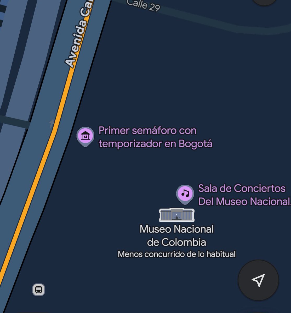 Not los rolos poniendo el primer semáforo con temporizador como un punto de interés en Bogotá 😭