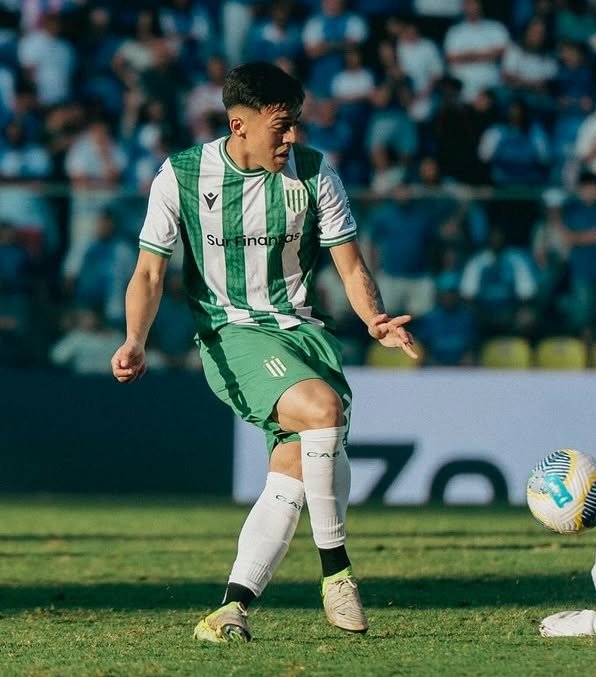 Santiago Esquivel no fue de la partida en el Libertadores de América por una inflamación en la rodilla. 
Pudimos hablar post partido con el jugador y nos comentó que se va a hacer estudios pero que cree que no reviste gravedad.
0-1 | #Independiente 🔴⚪ - #Banfield 🇳🇬