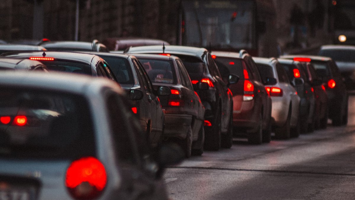 SUVs e picapes são mais perigosos para pedestres; veja o porquê canaltech.com.br/carros/suvs-e-…
